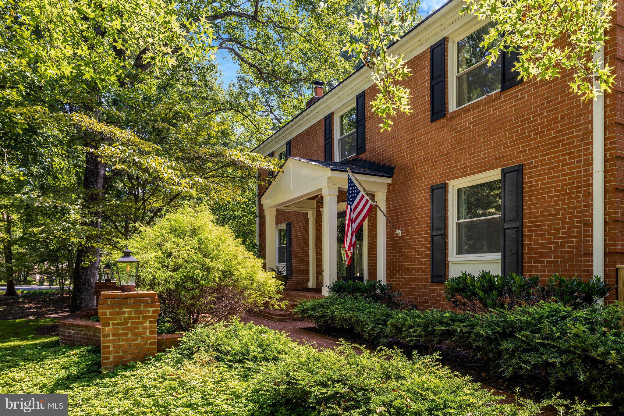10015 Saddle Road Vienna, VA 22181 - Photo 16 of 86 Gallery Image 16