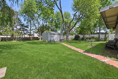 $649,000 | 23 Glenwood Lane, Huntington, NY 11743