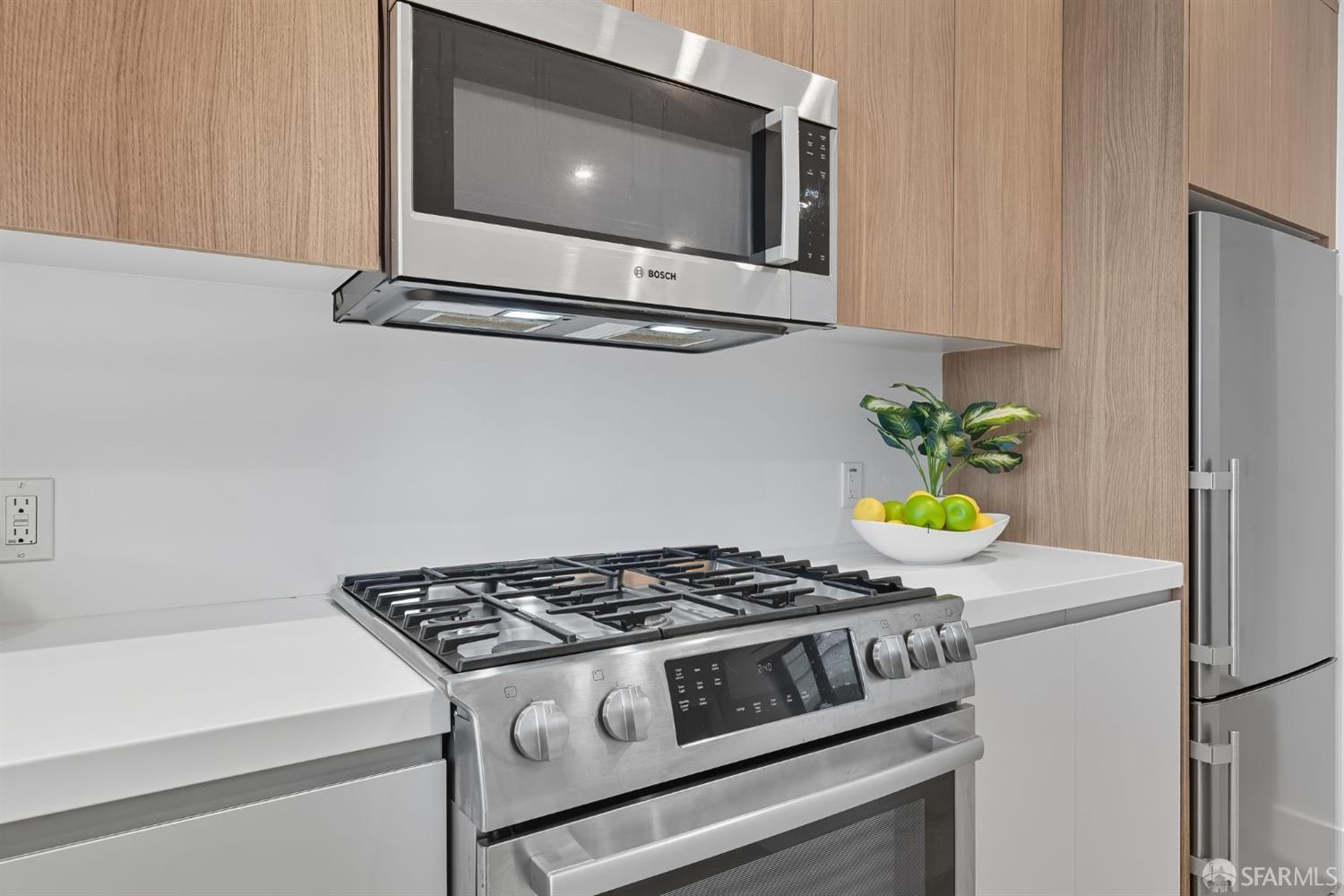 2747 San Pablo Avenue, Unit 406 Berkeley, CA 94702 - Photo 11 of 34 a stove top oven sitting inside of a kitchen