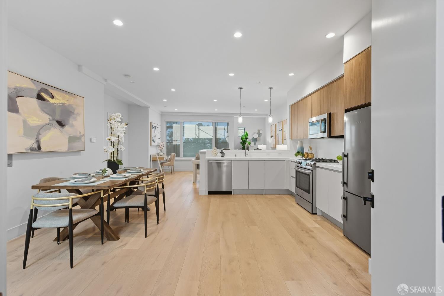 2747 San Pablo Avenue, Unit 406 Berkeley, CA 94702 - Photo 21 of 34 a kitchen with a table and chairs in it