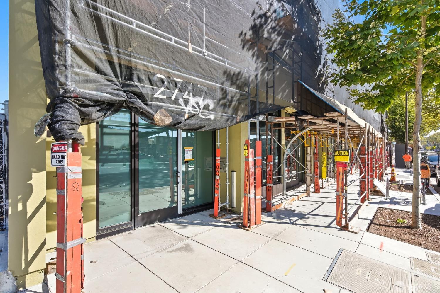 2747 San Pablo Avenue, Unit 406 Berkeley, CA 94702 - Photo 31 of 34 a view of street with sitting area