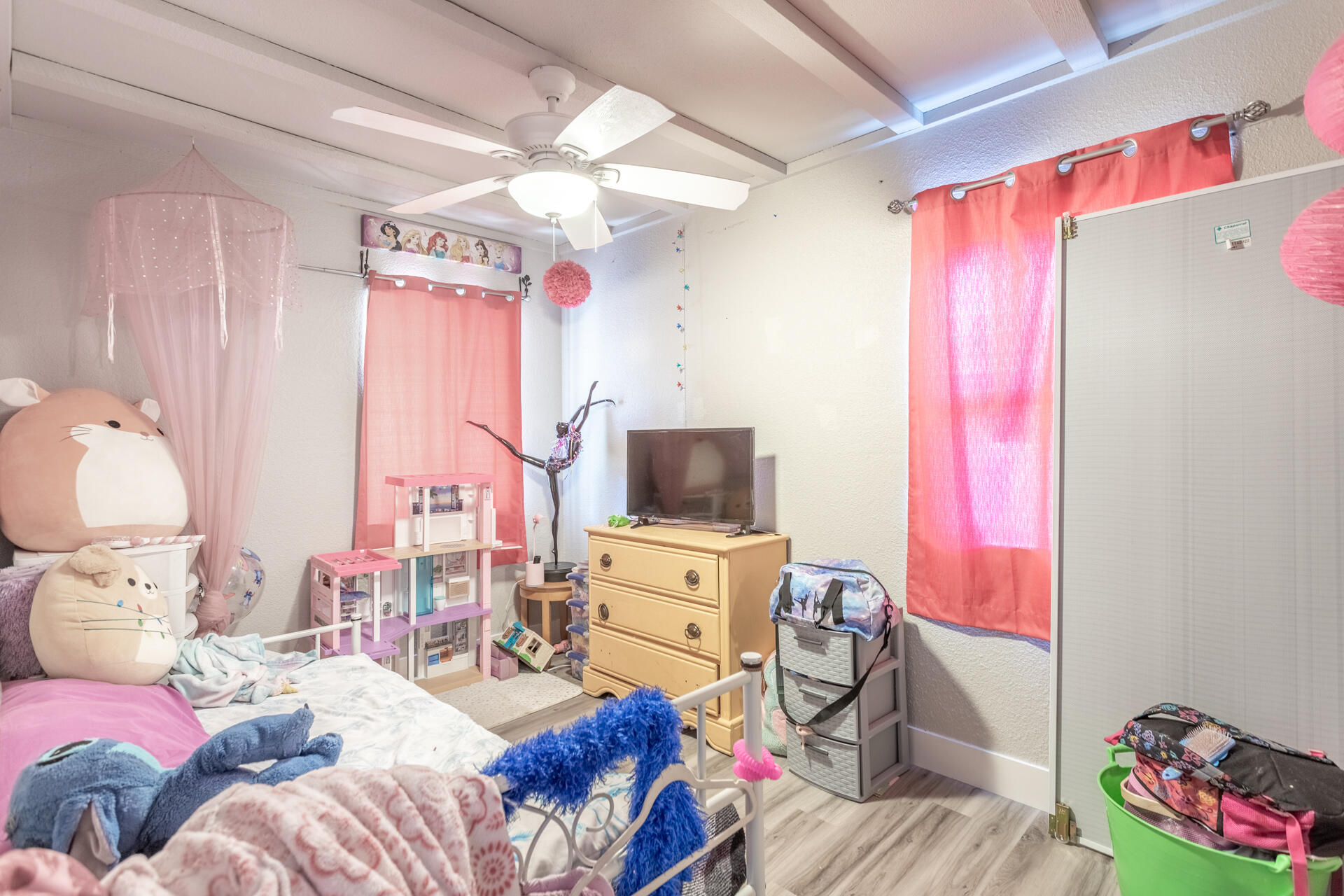 1012 State Street Redding, CA 96001 - Photo 20 of 27 a bedroom with a bed and flat screen tv