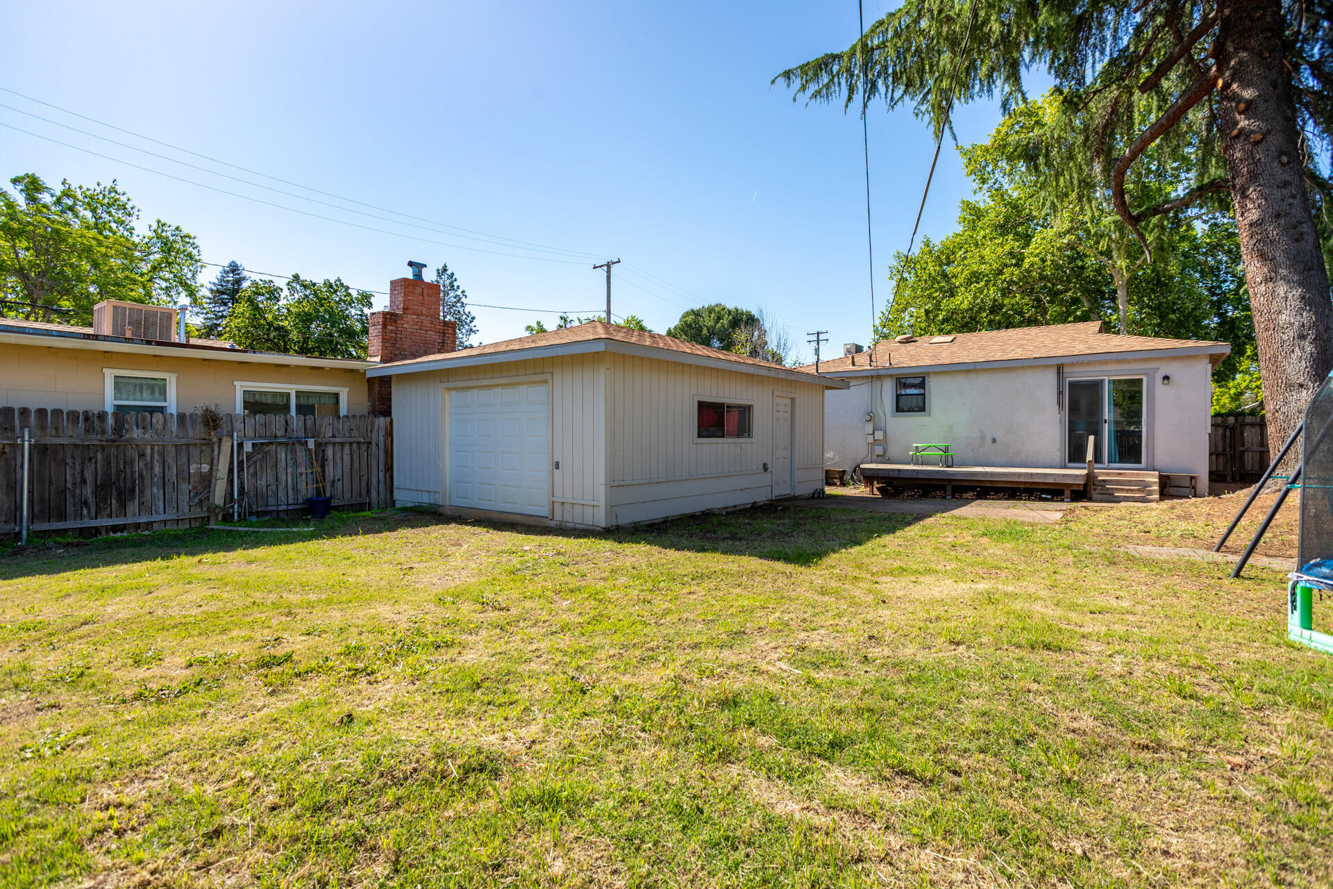1012 State Street Redding, CA 96001 - Photo 4 of 27 IMG_8336-HDR