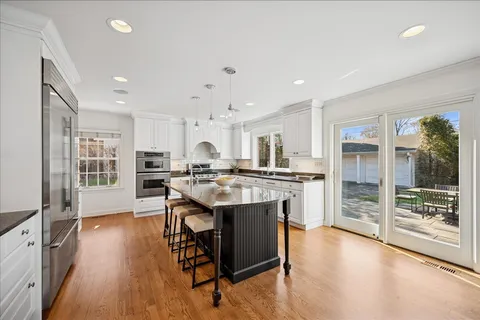 $1,395,000 | 509 Pinecrest Lane, Wilmette, IL 60091