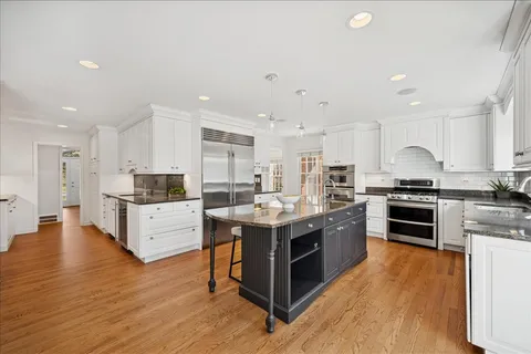 $1,395,000 | 509 Pinecrest Lane, Wilmette, IL 60091