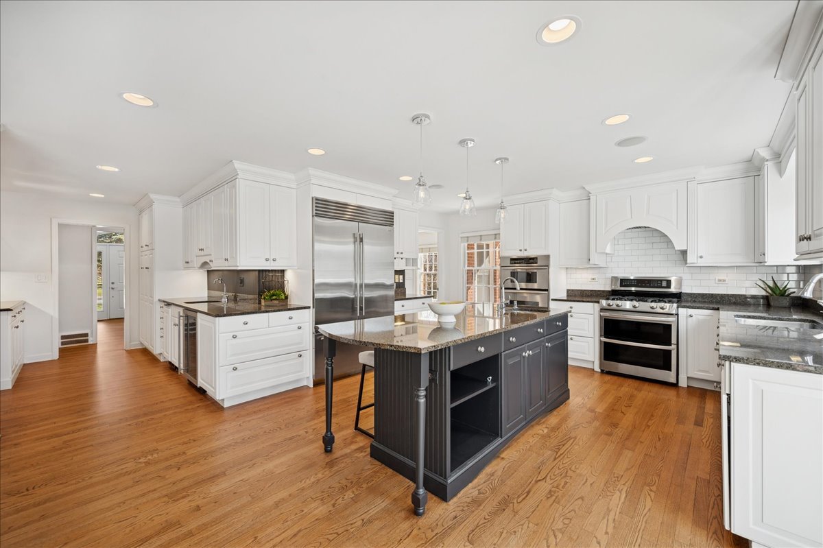 509 Pinecrest Lane Wilmette, IL 60091 - Photo 12 of 48