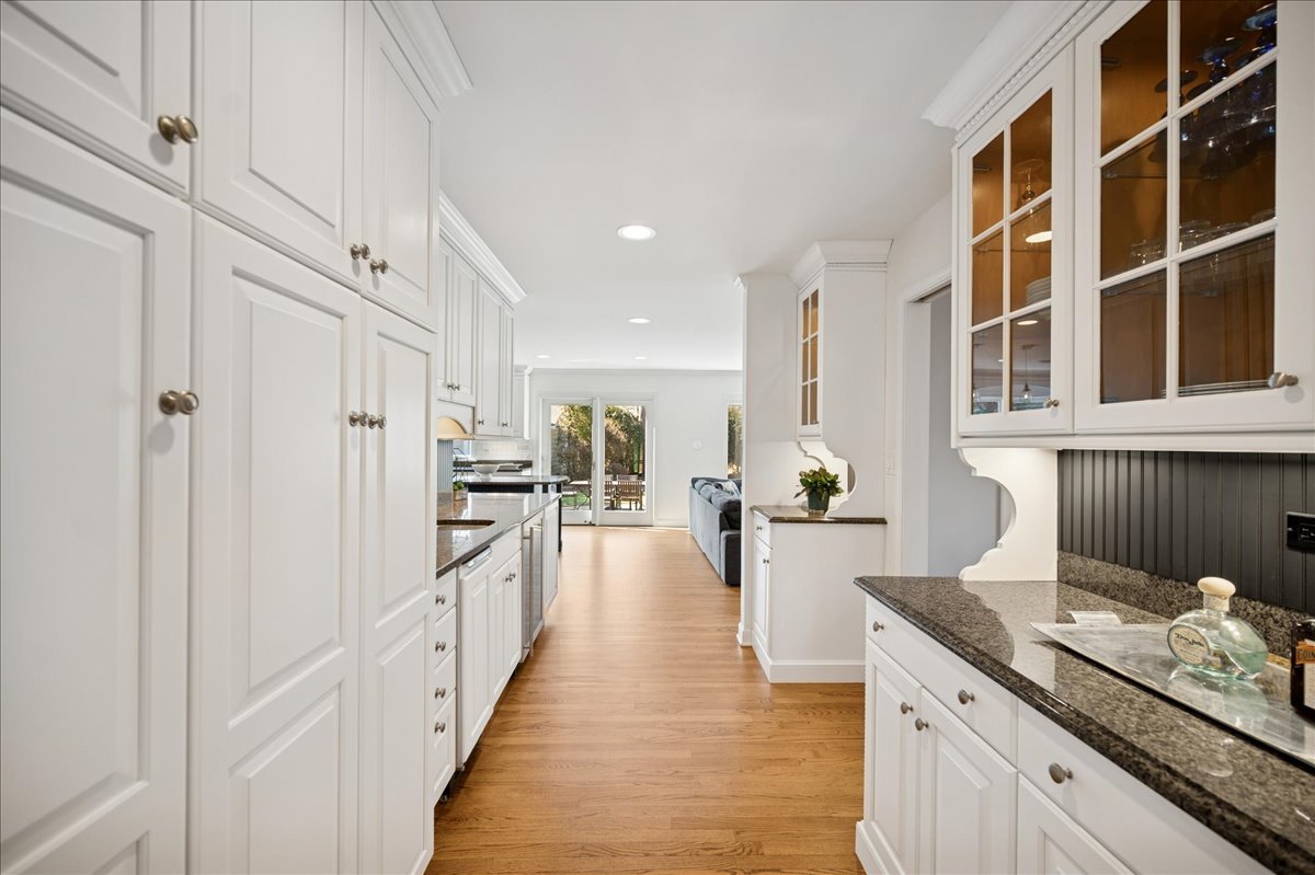 509 Pinecrest Lane Wilmette, IL 60091 - Photo 16 of 48