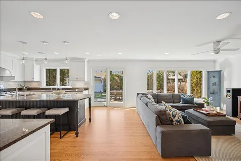 $1,395,000 | 509 Pinecrest Lane, Wilmette, IL 60091