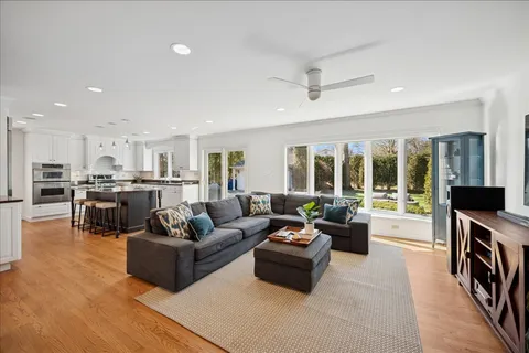 $1,395,000 | 509 Pinecrest Lane, Wilmette, IL 60091