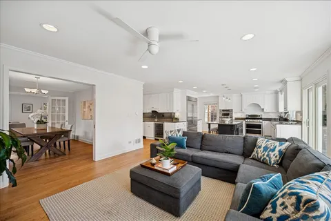 $1,395,000 | 509 Pinecrest Lane, Wilmette, IL 60091