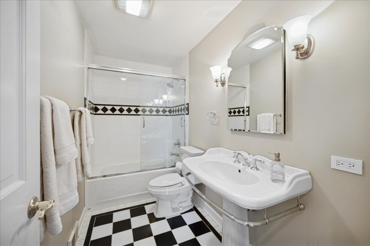 509 Pinecrest Lane Wilmette, IL 60091 - Photo 26 of 48