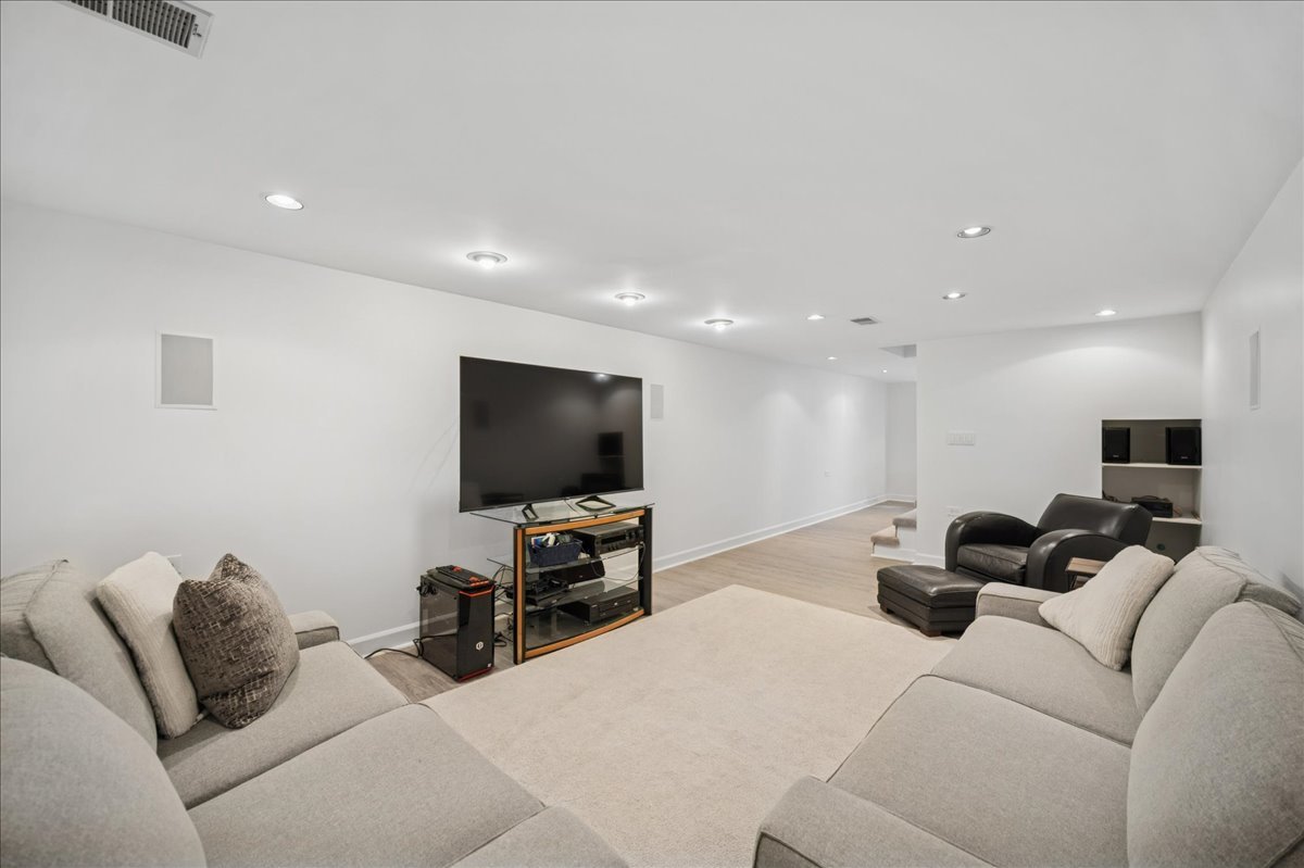 509 Pinecrest Lane Wilmette, IL 60091 - Photo 38 of 48