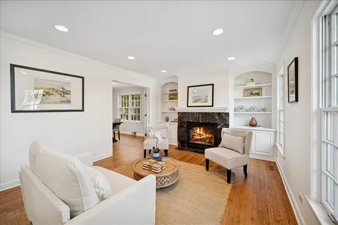 $1,395,000 | 509 Pinecrest Lane, Wilmette, IL 60091