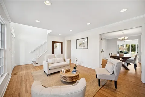 $1,395,000 | 509 Pinecrest Lane, Wilmette, IL 60091