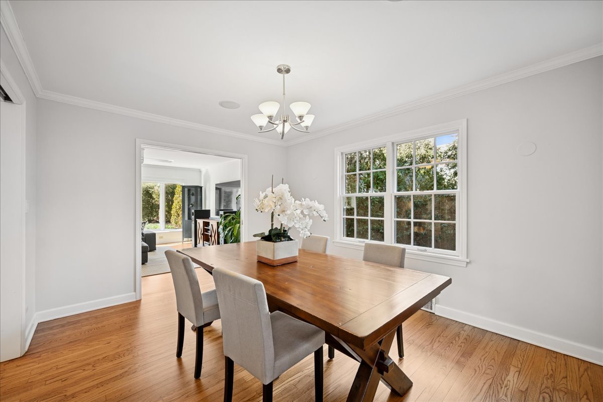 509 Pinecrest Lane Wilmette, IL 60091 - Photo 10 of 48