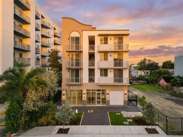 $1,938 | 650 Southwest 1st Street, Unit 205, Miami, FL 33130