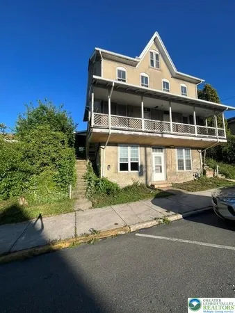 $1,600 | 204 North 2nd Street, Lehighton, PA 18235