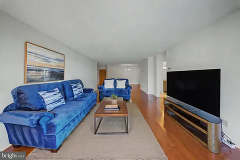 $445,000 | 1800 Old Meadow Road, Unit 920, McLean, VA 22102