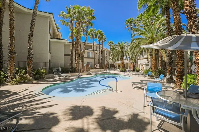 $1,425 | 7189 South Durango Drive, Unit 307, Las Vegas, NV 89113