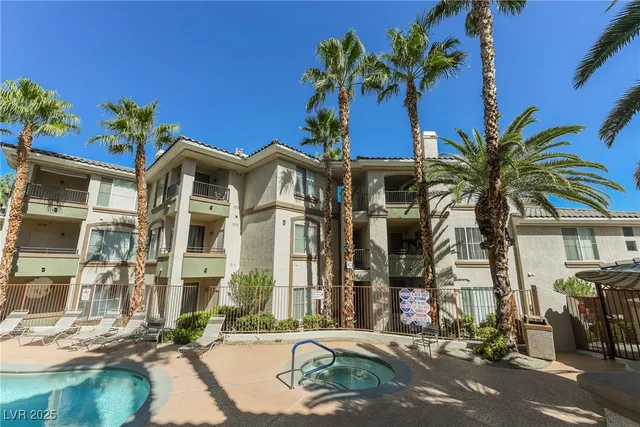 $1,425 | 7189 South Durango Drive, Unit 307, Las Vegas, NV 89113