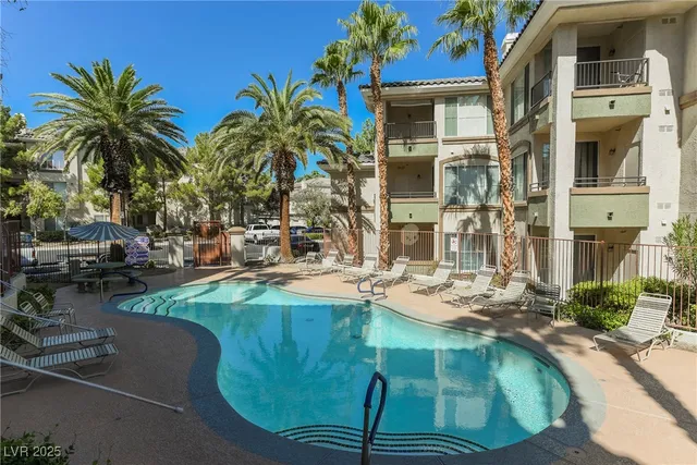 $1,425 | 7189 South Durango Drive, Unit 307, Las Vegas, NV 89113