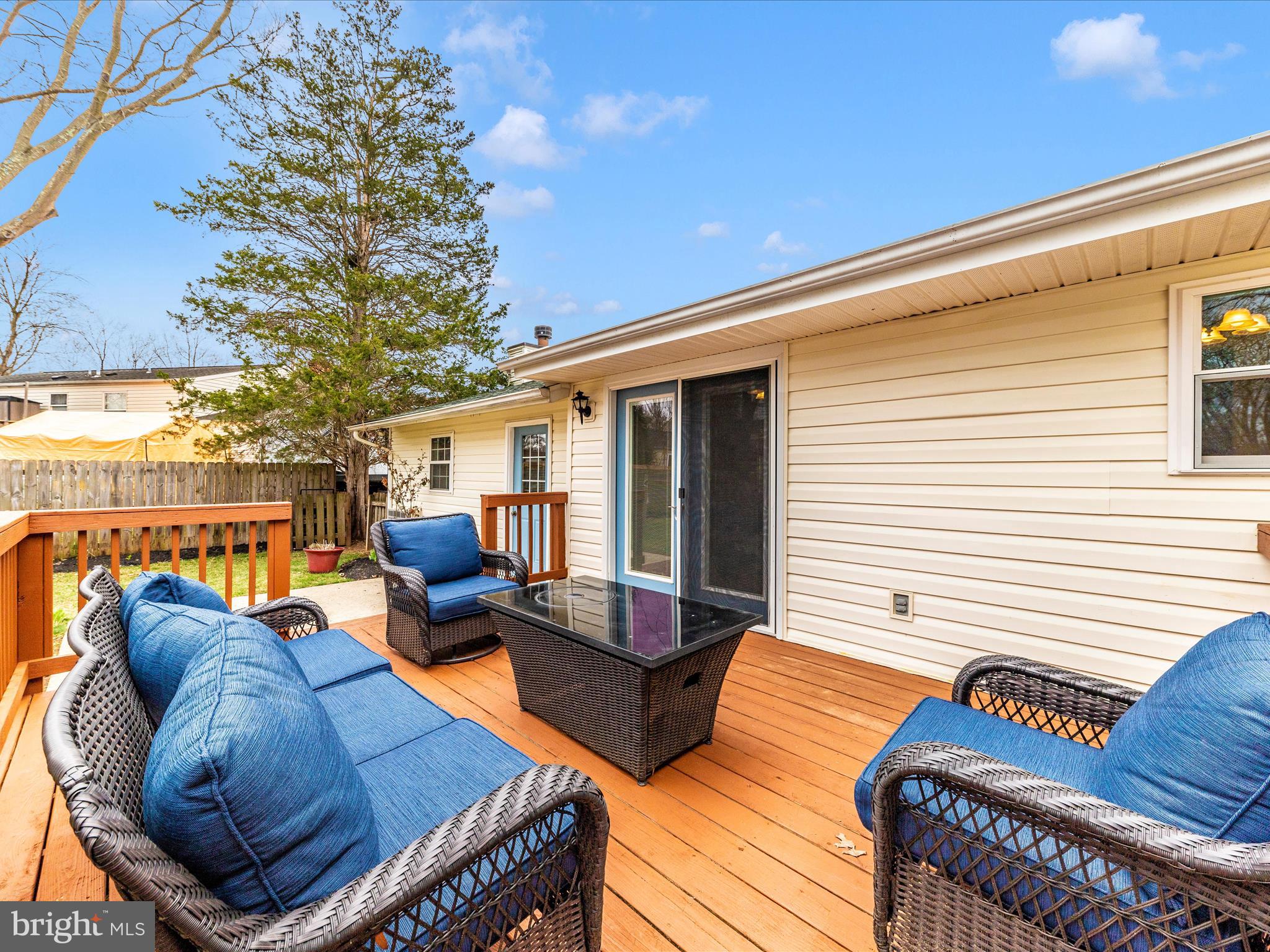 19005 Dowden Circle Poolesville, MD 20837 - Photo 50 of 51 a outdoor living space with furniture and a potted plant