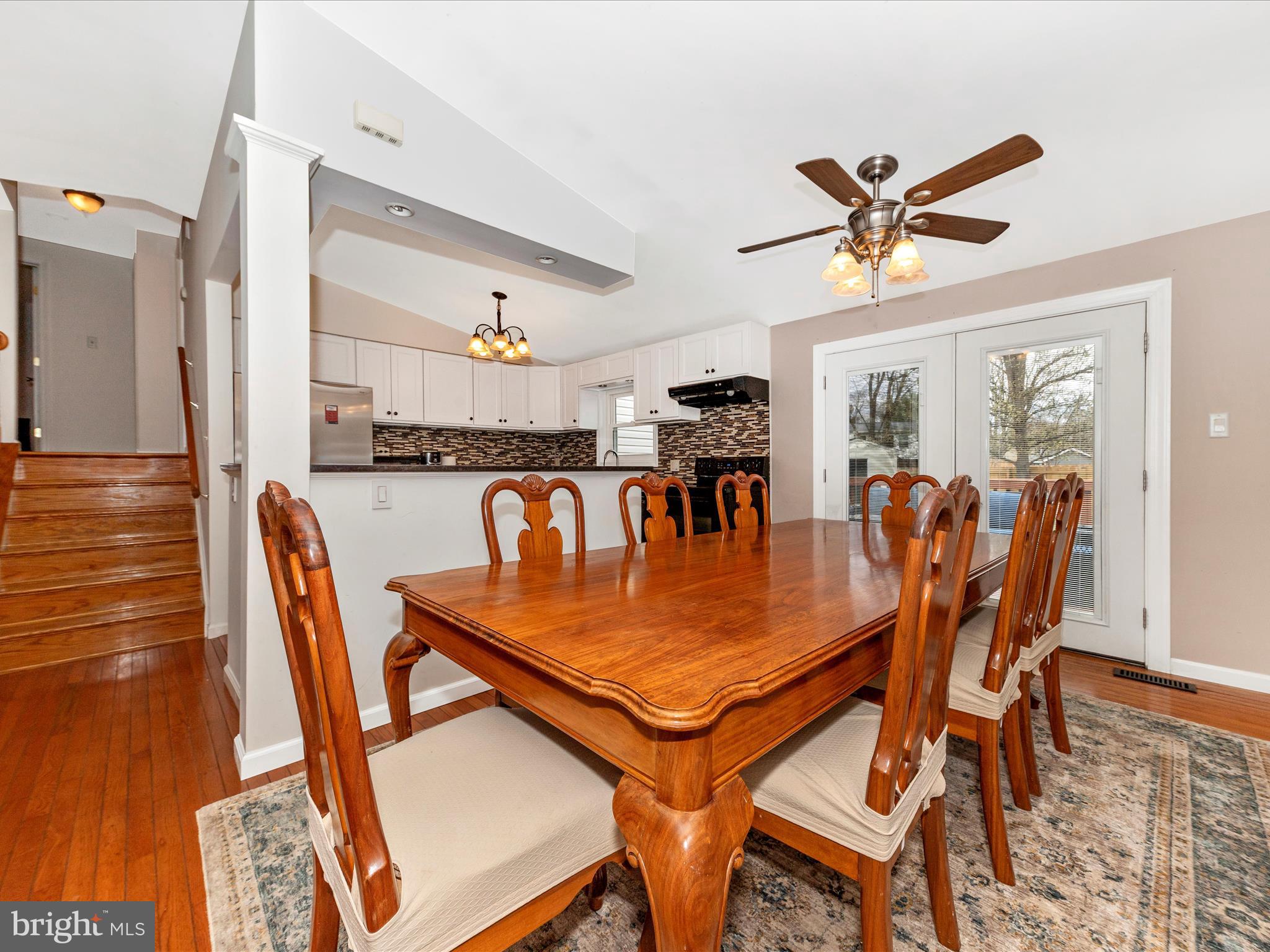 19005 Dowden Circle Poolesville, MD 20837 - Photo 7 of 51 a dining room with furniture and window