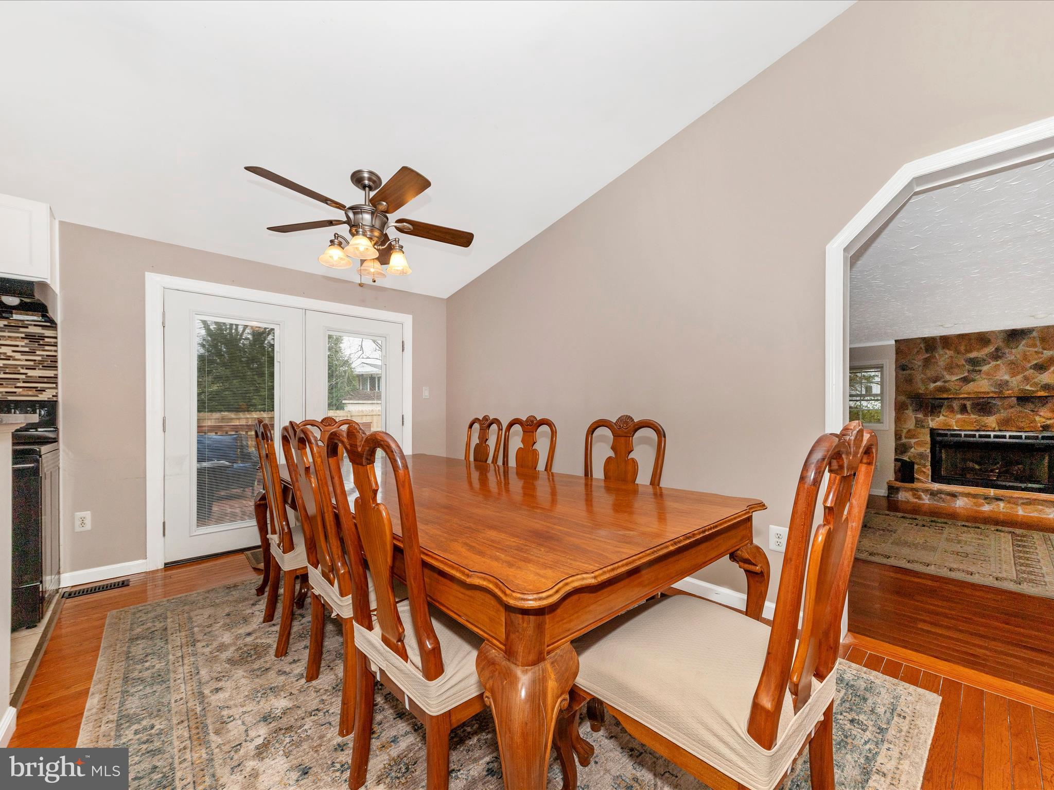19005 Dowden Circle Poolesville, MD 20837 - Photo 8 of 51 a dining room with furniture and window