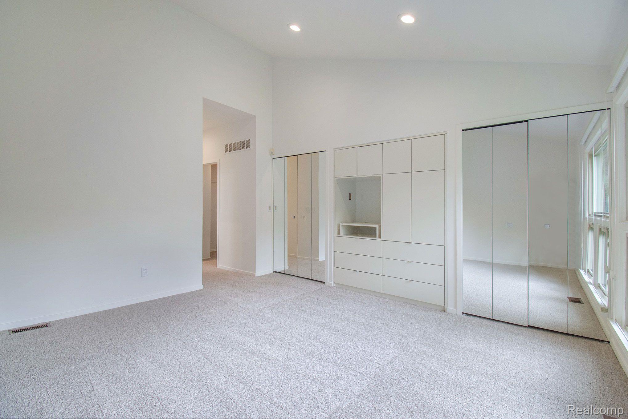 5262 Simpson Lake Road West Bloomfield, MI 48323 - Photo 23 of 39 Primary Bedroom