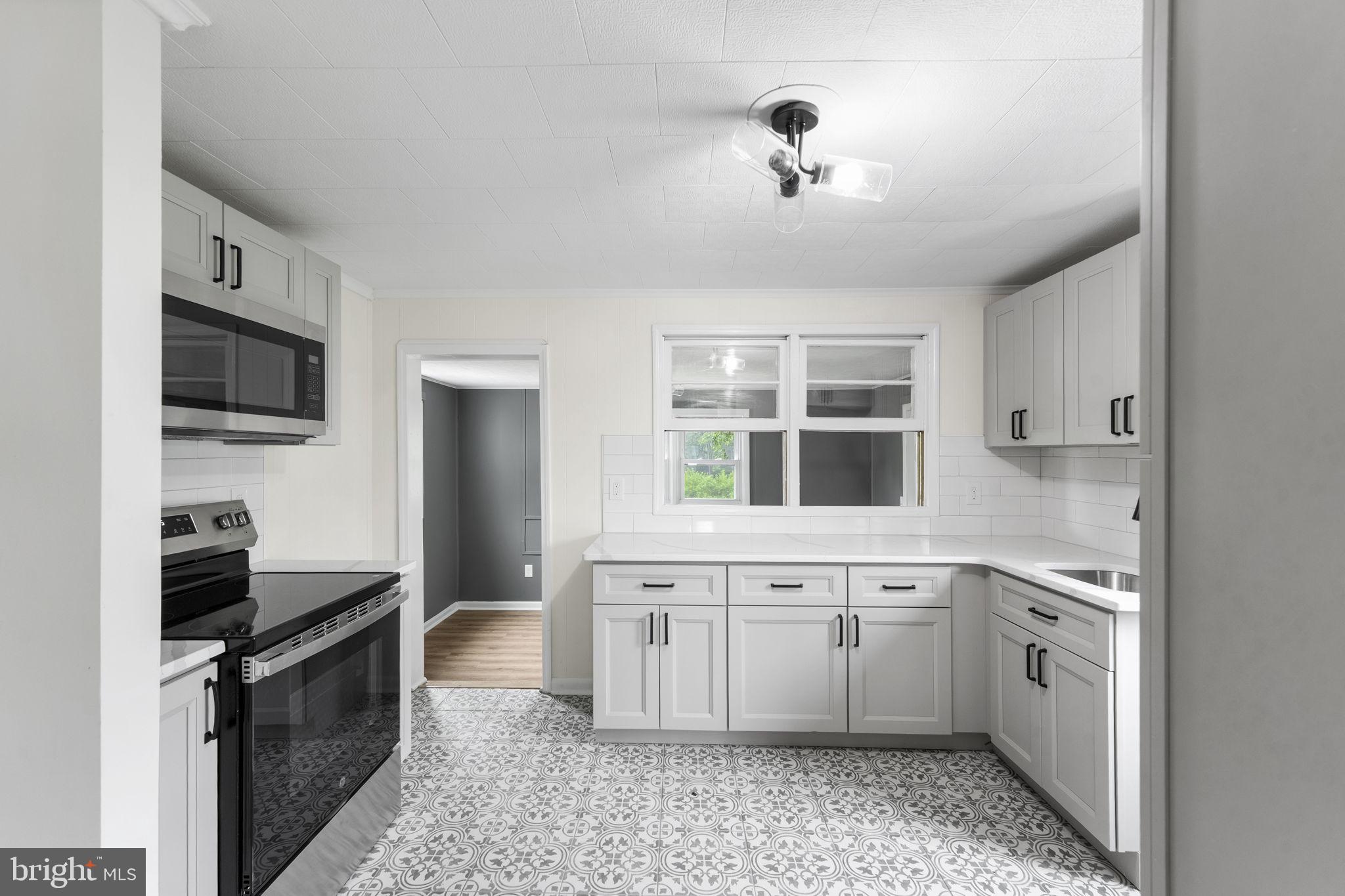 286 Ellicott Road Avondale, PA 19311 - Photo 3 of 21