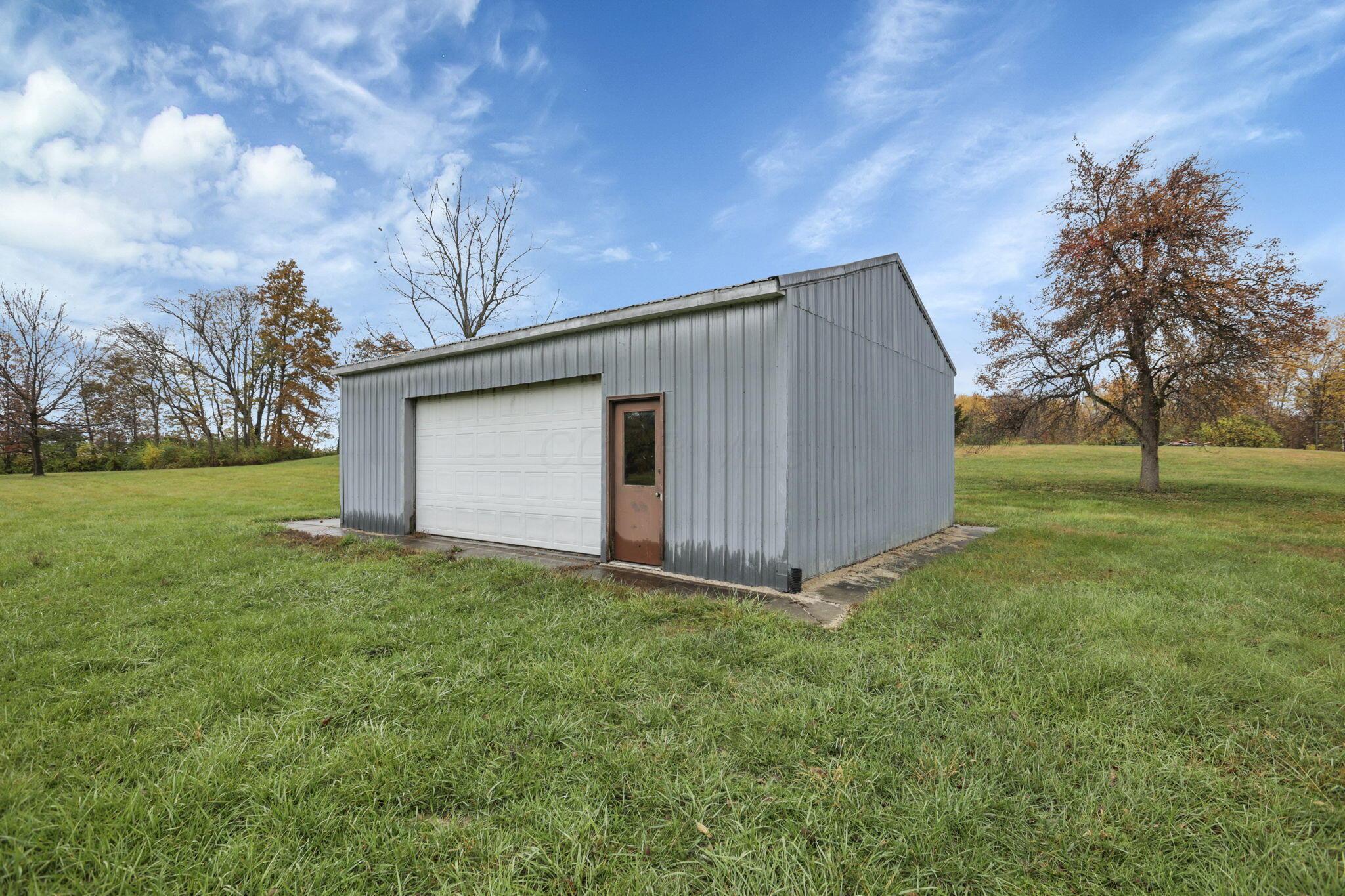 4189 Hayes Road Groveport, OH 43125 - Photo 8 of 41 Pole Barn