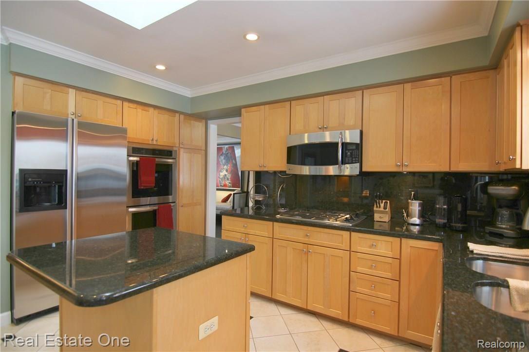 22871 Penton Rise Court Novi, MI 48375 - Photo 17 of 41 Penton Rise Ct Kitchen 2.jpg