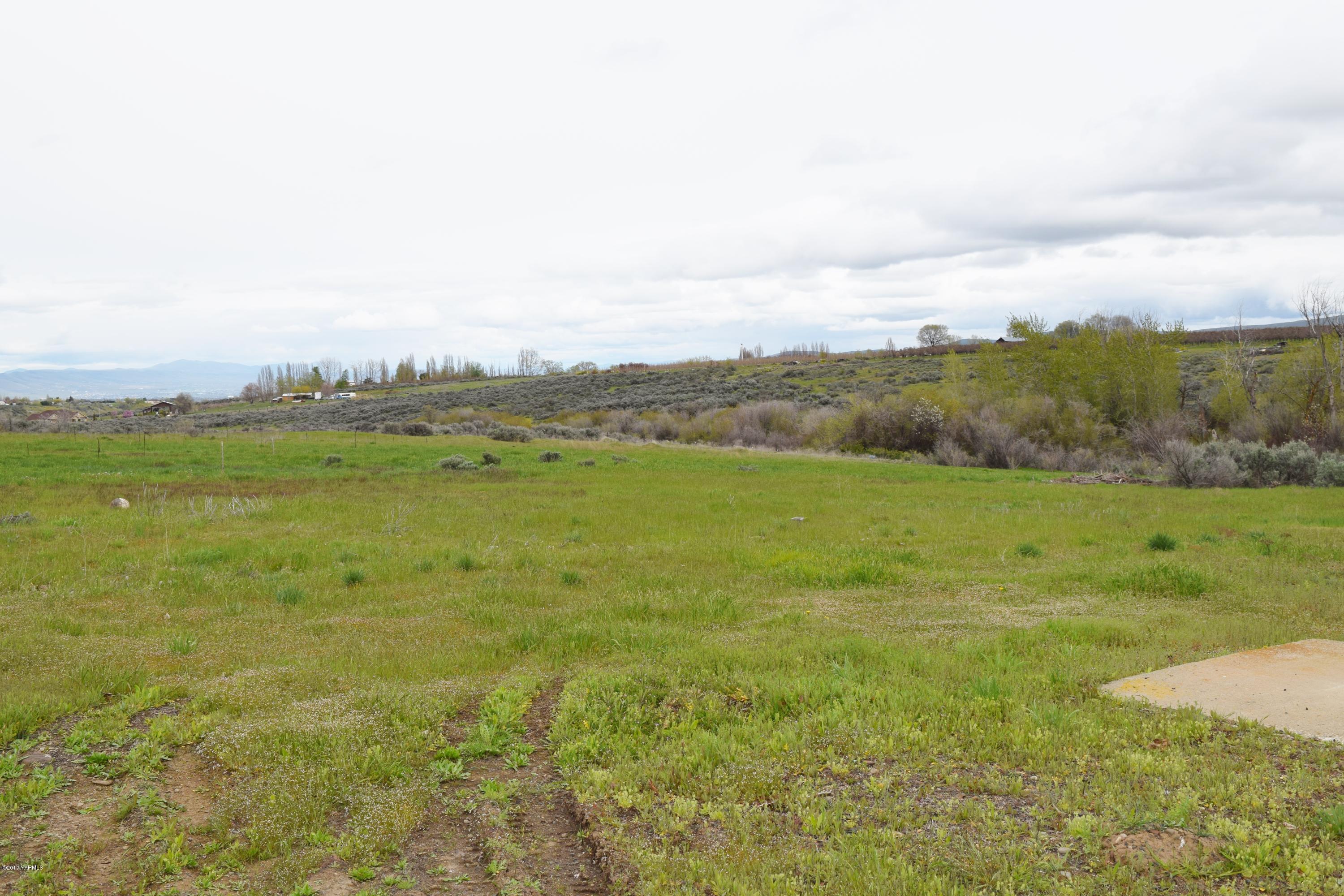 3331 Stone Road Yakima, WA 98908 - Photo 1 of 4 a view of an ocean and mountain