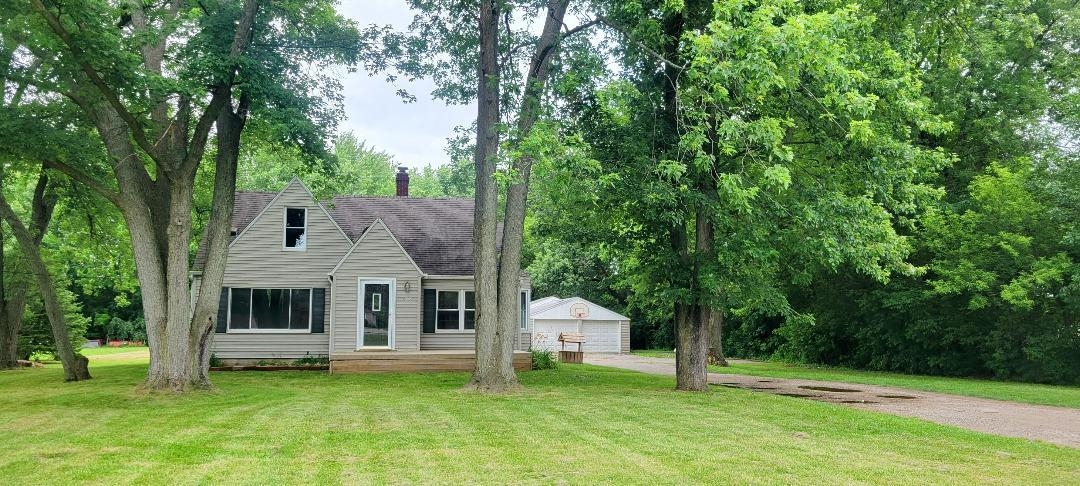 8098 Corunna Road Flint, MI 48532 - Photo 1 of 24 50147009-00edfbba-e590-47d9-9c36-cefc65acd78c.JPG