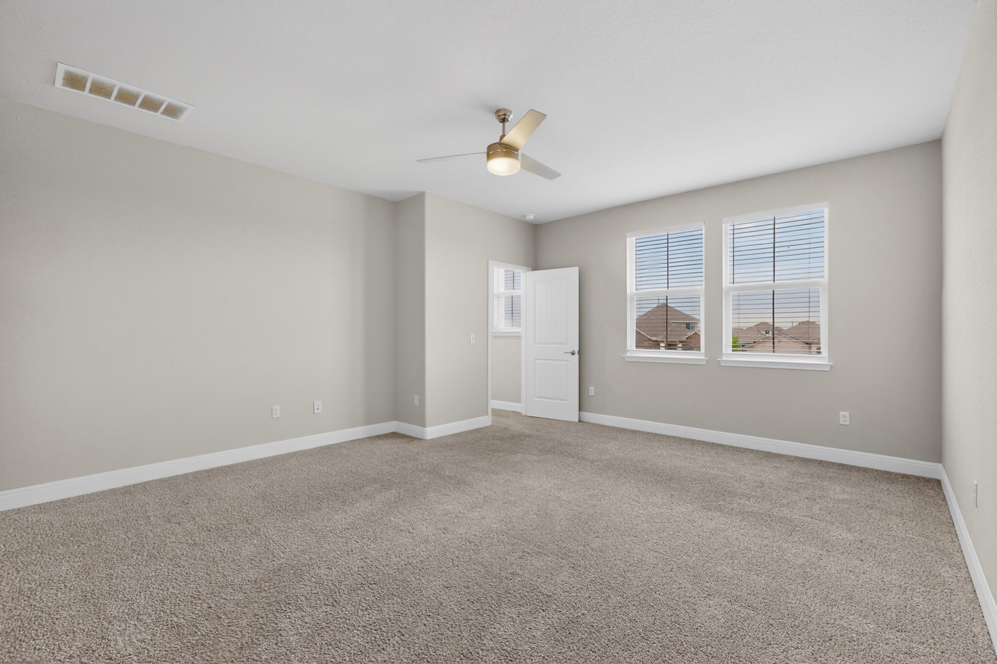 16809 Guido Cove Pflugerville, TX 78660 - Photo 16 of 40 Spacious room with neutral-toned walls, plush carpeting, and white baseboards