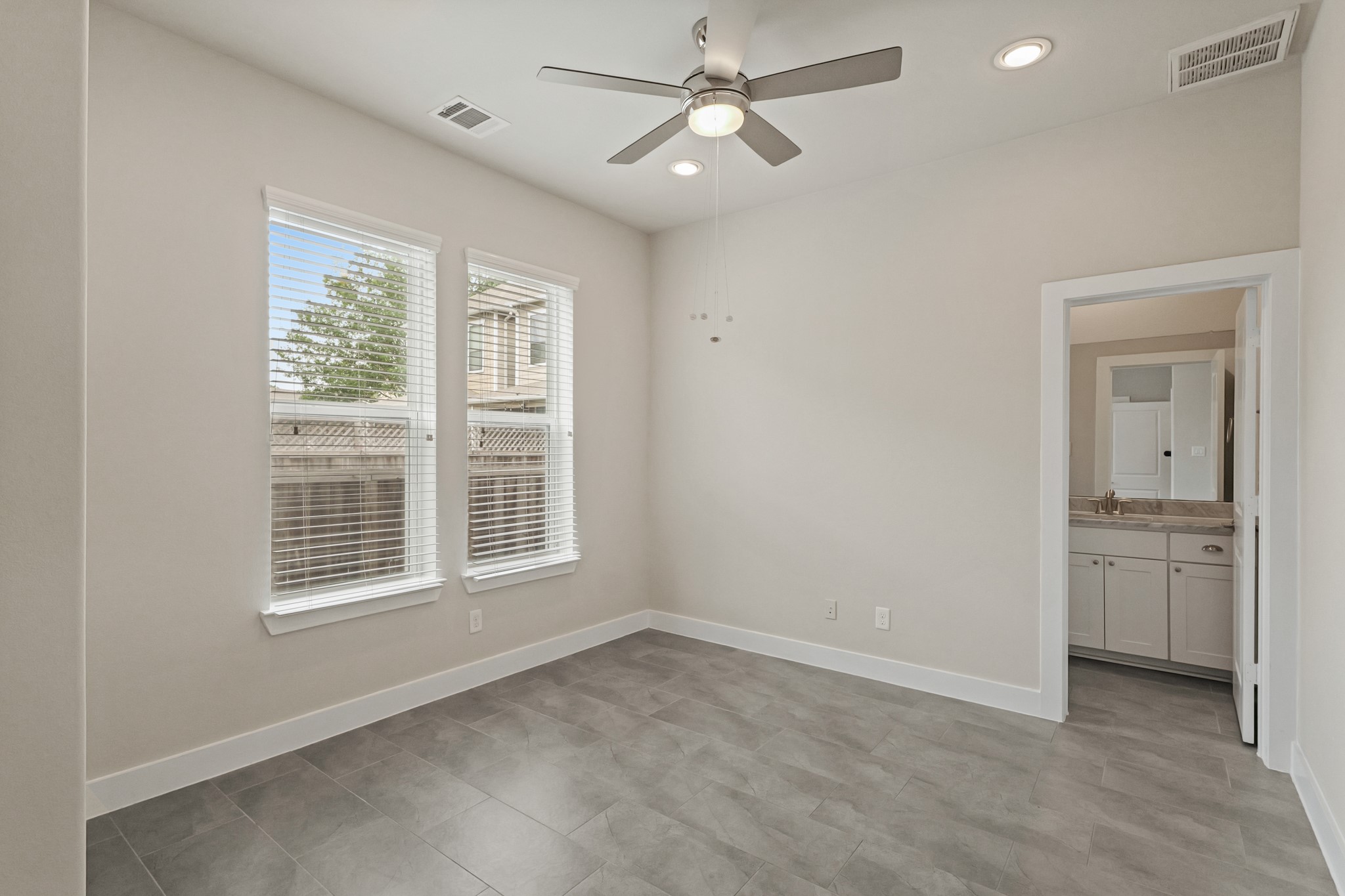 906 West 17th Street, Unit E Houston, TX 77008 - Photo 10 of 36