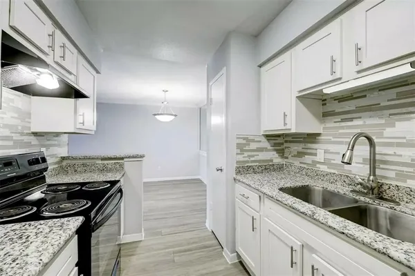 $1,098 | 851 Threadneedle Street, Unit 215, Houston, TX 77079