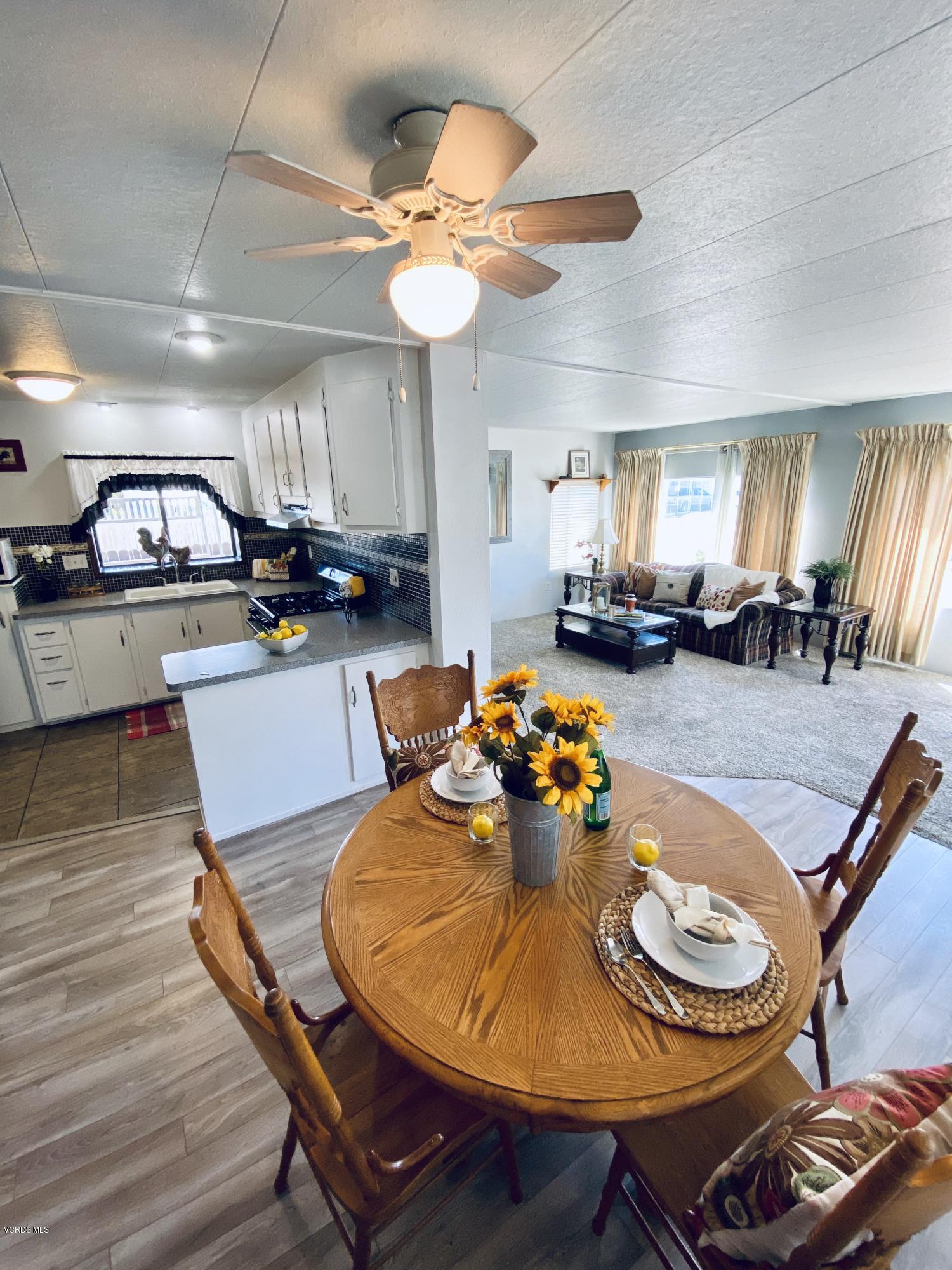 15433 West Telegraph Road, Unit 4 Santa Paula, CA 93060 - Photo 17 of 52 a kitchen with a table and chairs