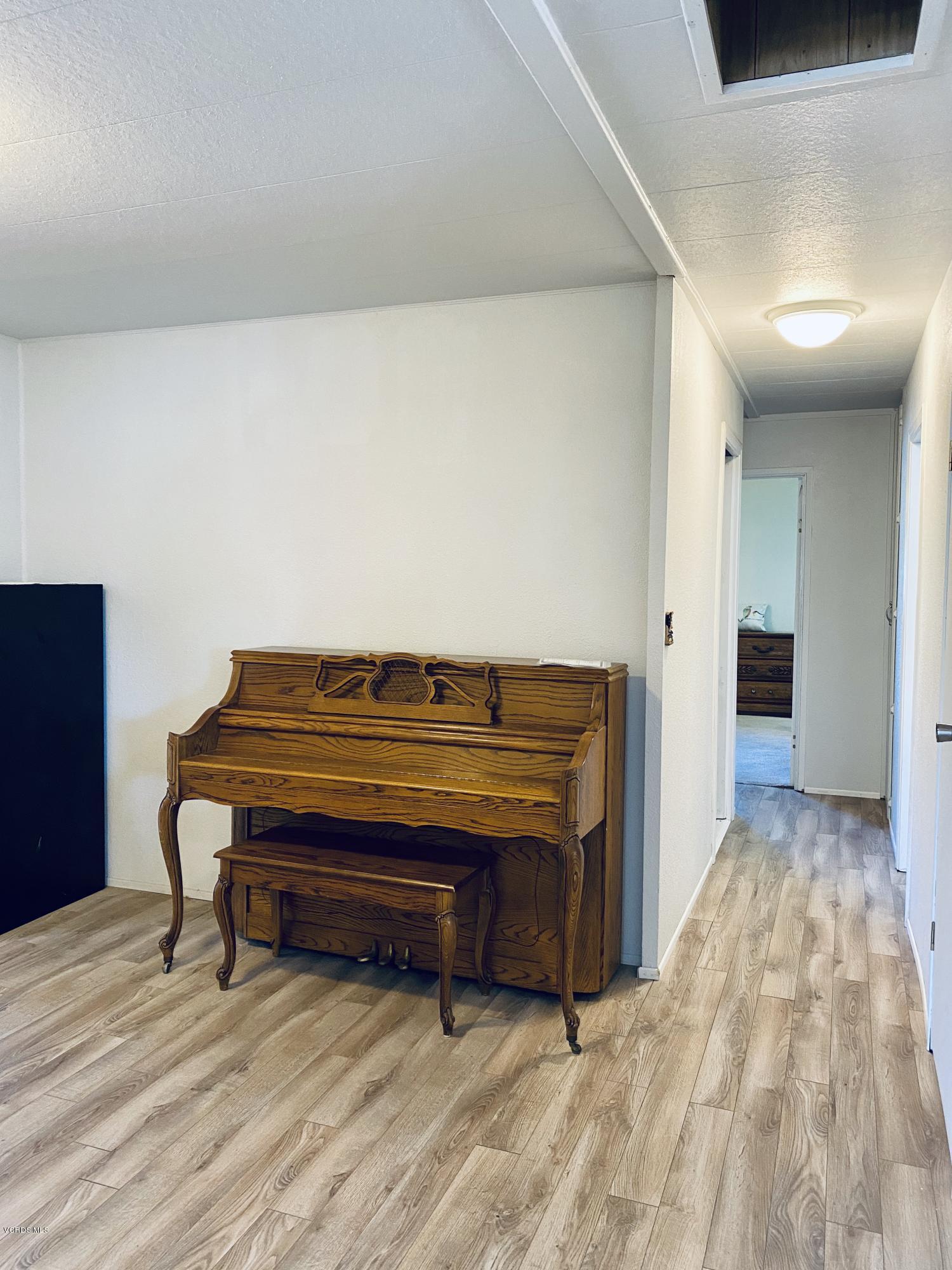 15433 West Telegraph Road, Unit 4 Santa Paula, CA 93060 - Photo 28 of 52 a view of a room with wooden floor and chair