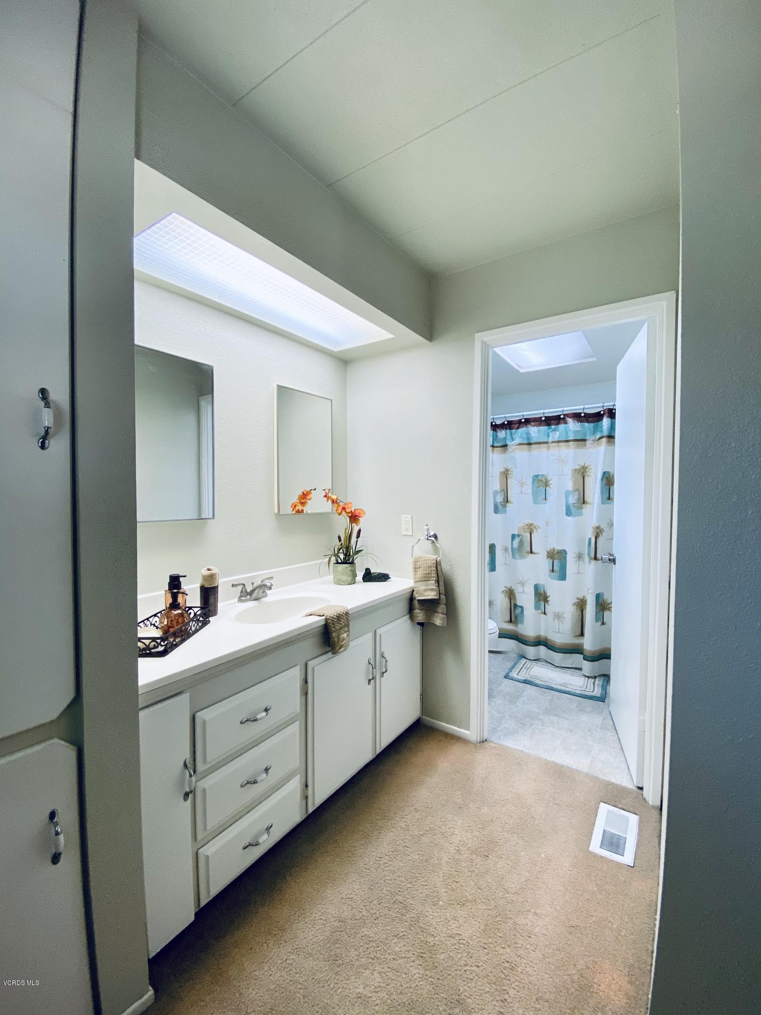15433 West Telegraph Road, Unit 4 Santa Paula, CA 93060 - Photo 36 of 52 a room with a washing machine