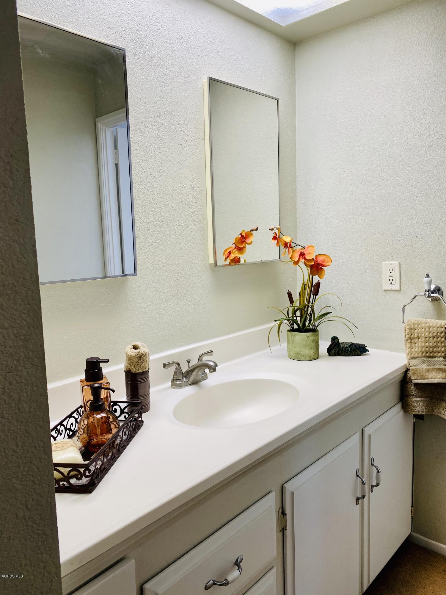 15433 West Telegraph Road, Unit 4 Santa Paula, CA 93060 - Photo 37 of 52 a bathroom with a sink and a mirror