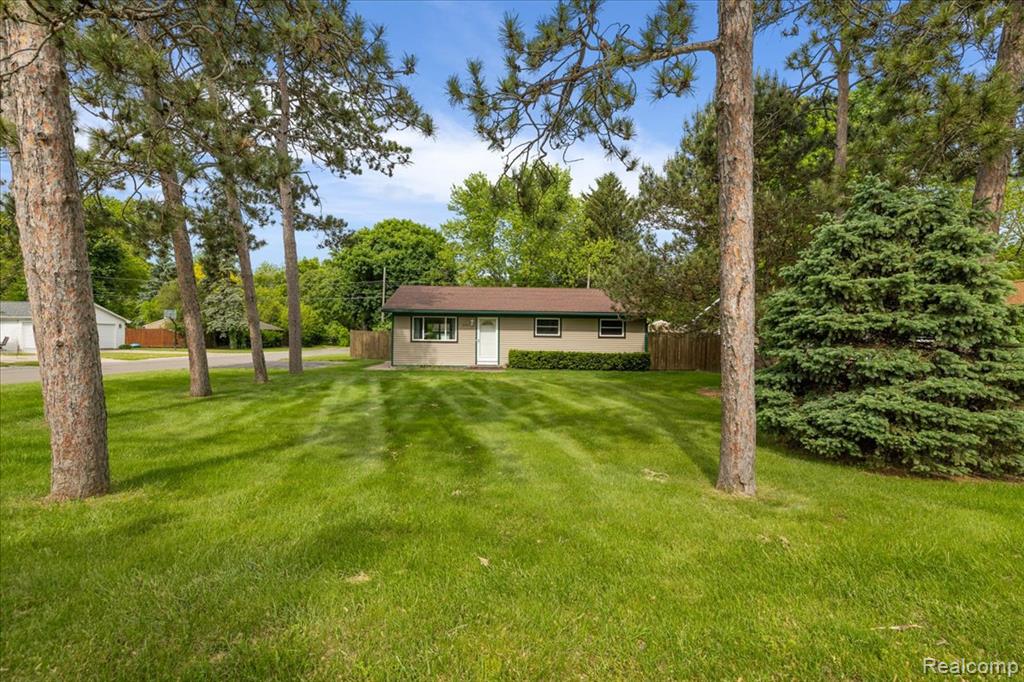 3500 Emmons Avenue Rochester Hills, MI 48307 - Photo 4 of 34