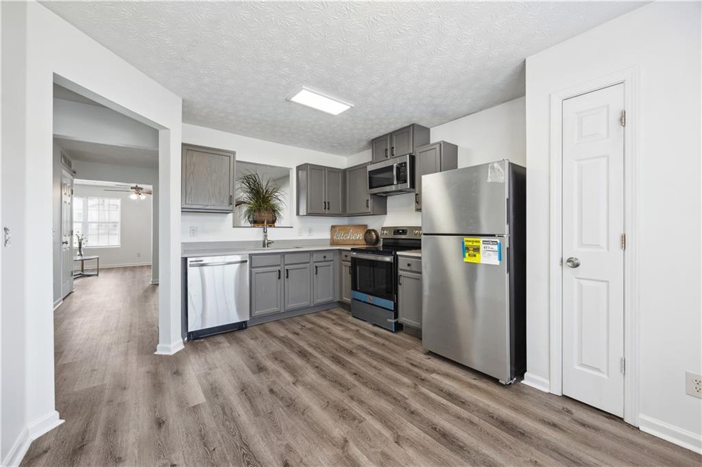 5547 Strathmoor Manor Circle Lithonia, GA 30058 - Photo 4 of 16