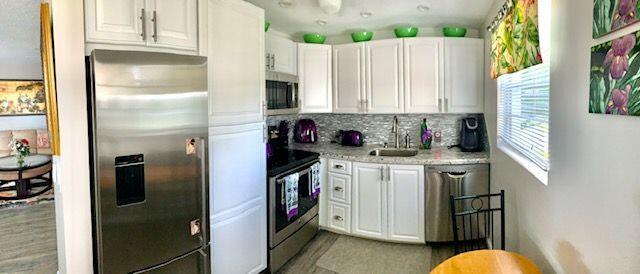 206 Brighton East Boca Raton, FL 33434 - Photo 3 of 29 Kitchen