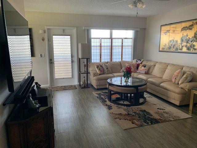 206 Brighton East Boca Raton, FL 33434 - Photo 7 of 29 Living Room