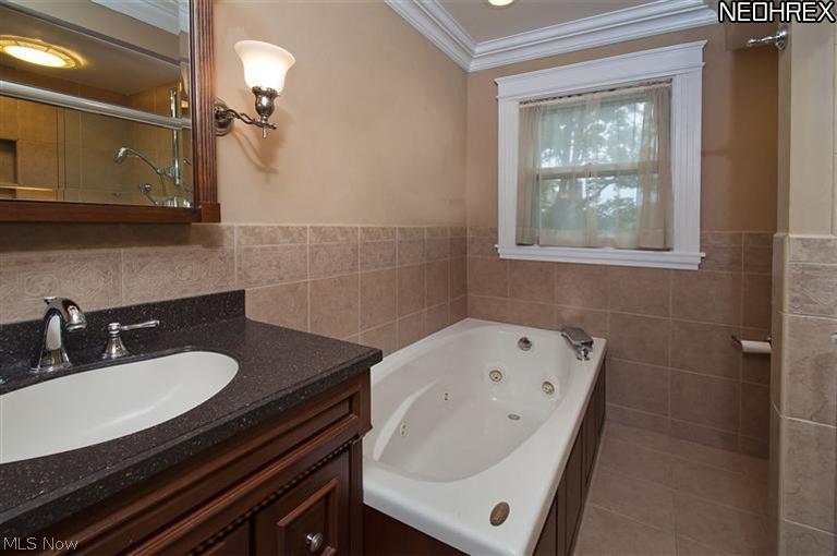 14287 Superior Road Cleveland, OH 44118 - Photo 14 of 25 Gallery Image 14