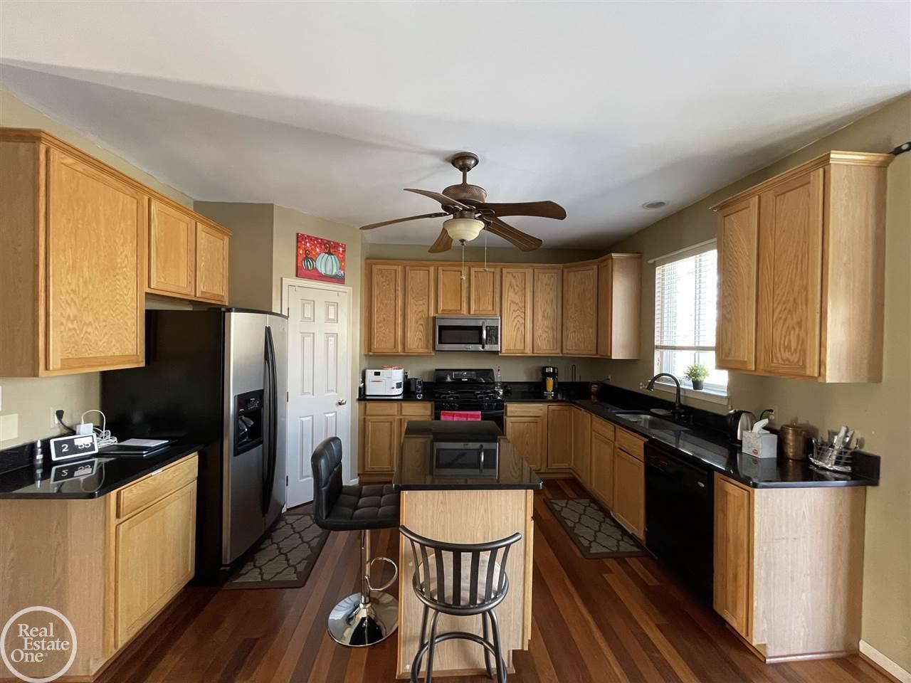 623 Wade Court Rochester, MI 48307 - Photo 7 of 38 50034985-6.JPG