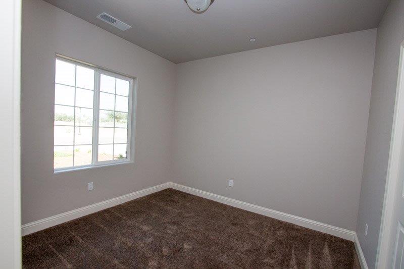 191 West Lilac Avenue Reedley, CA 93654 - Photo 8 of 27 Gallery Image 8
