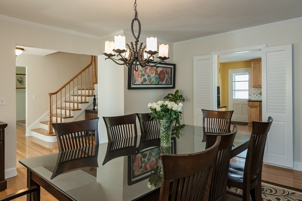 492 Clinton Road Brookline, MA 02467 - Photo 7 of 25