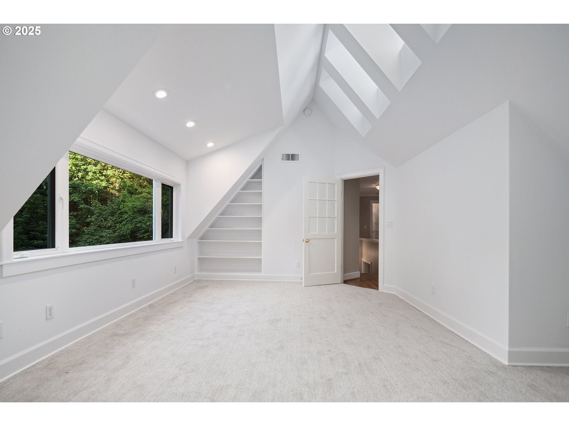 3505 Southwest Beaverton Avenue Portland, OR 97239 - Photo 27 of 48